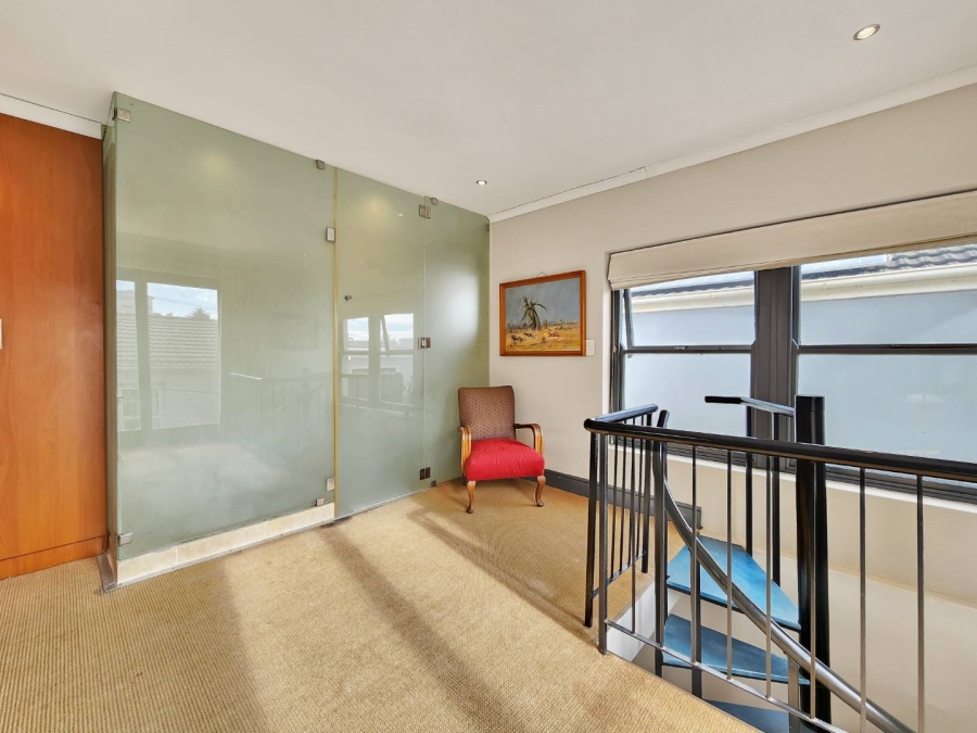 2 Bedroom Property for Sale in Sea Point Western Cape